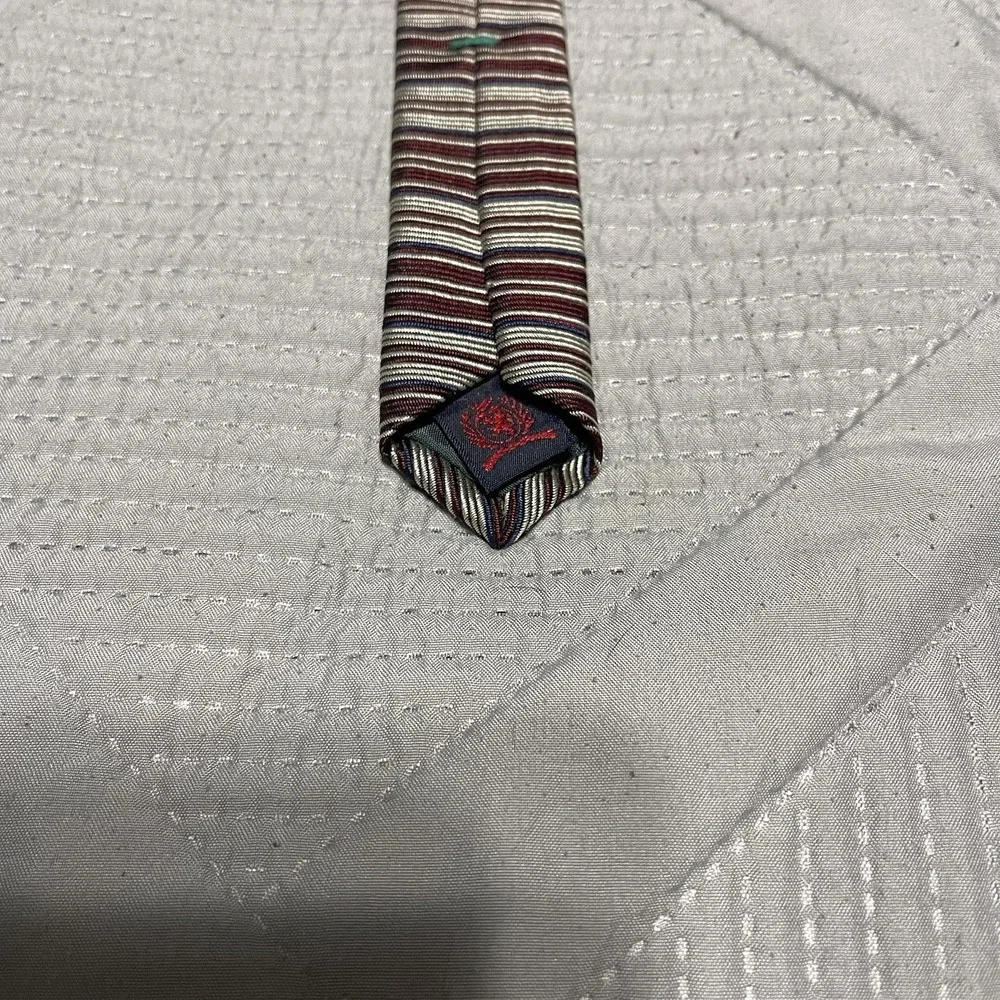 Vintage Tommy Hilfiger Men's Classic 100% Silk Tie Burgundy Gray Stripes‎ Logo